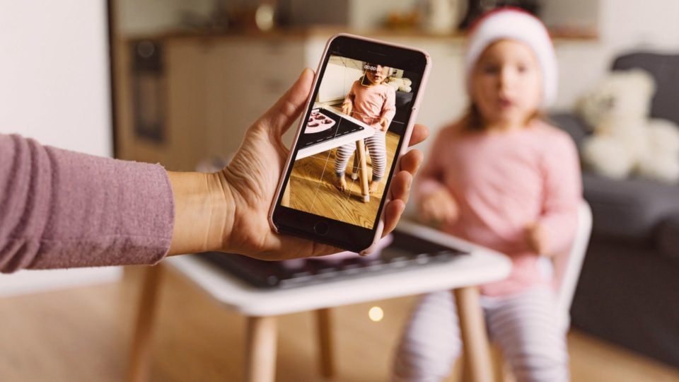 Um alerta aos pais que expõem crianças na internet