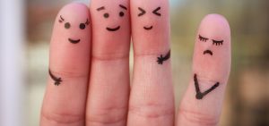 Carência afetiva pode gerar dependência emocional, mesmo em relações abusivas?